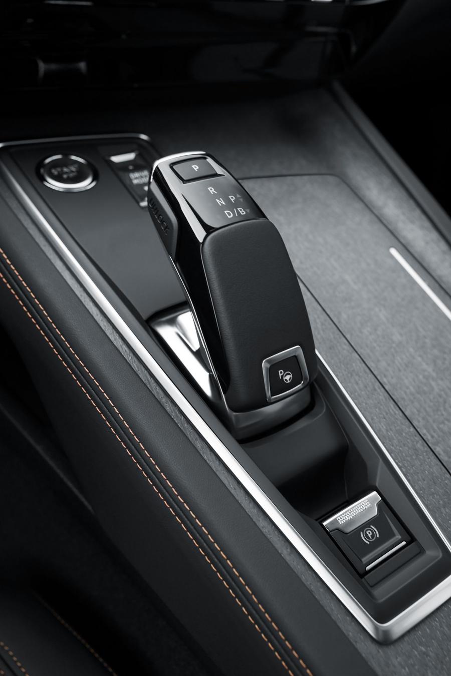 Детали интерьера Peugeot 508 GT HYBRID 2019 года  (WW) (фото 3 из 40)